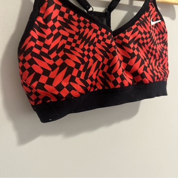 3/$20⚡️ Red and Black Patterned Racerback V-Neck Nike Sports Bra - Picture 7 of 12